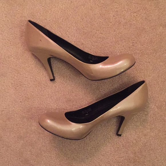Gianni Bini Shoes - Gianni Bini Champagne Heels Gianni Bini Shoes - Gianni Bini Champagne Heels
